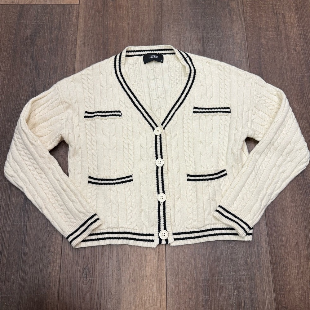 Cider cardigan cable knit white and black